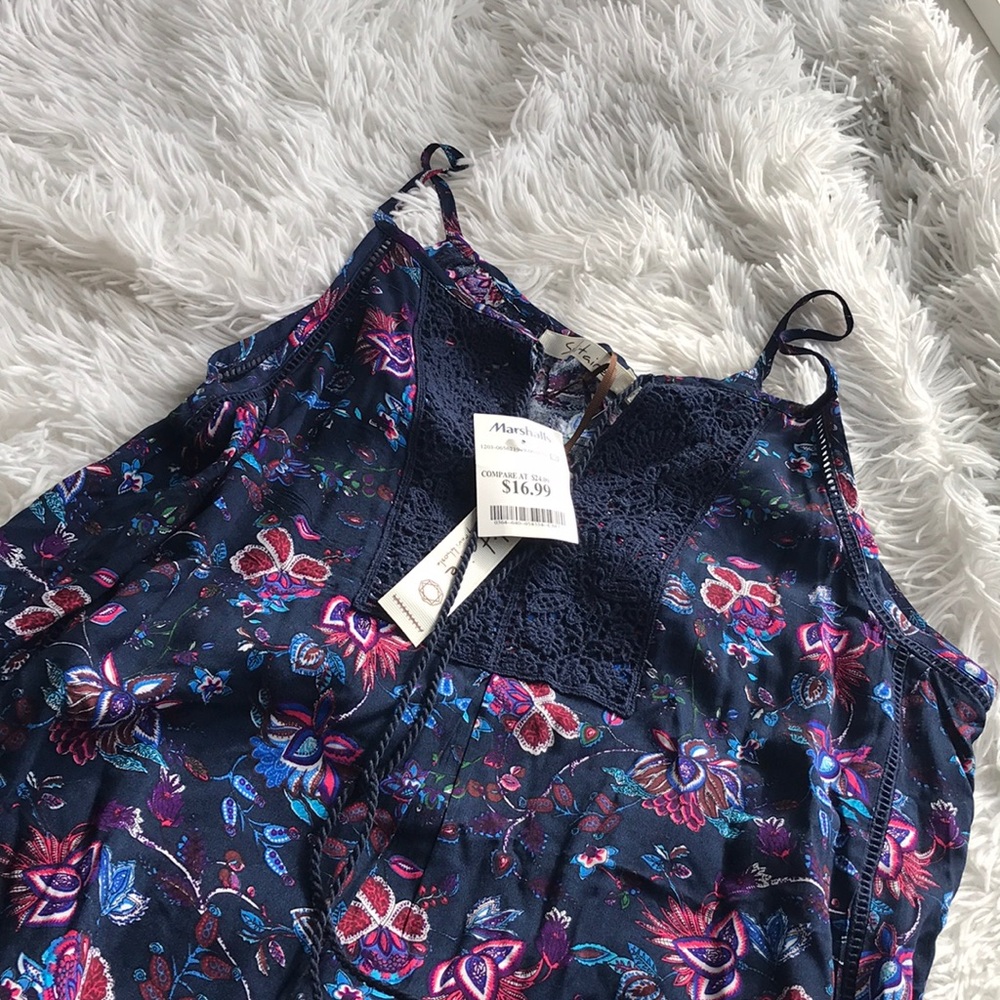 Spaghetti strap shirt with slight v line